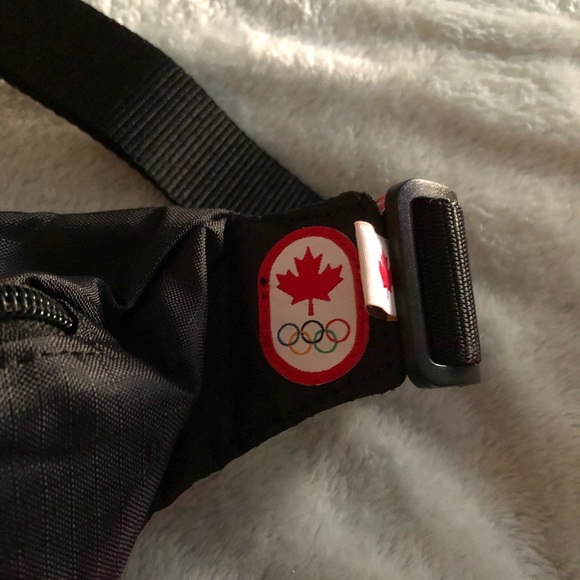 NWOT Canadian Team Fanny Pack - Picture 5 of 5